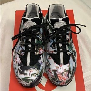 Women’s air huarache run prm size 10